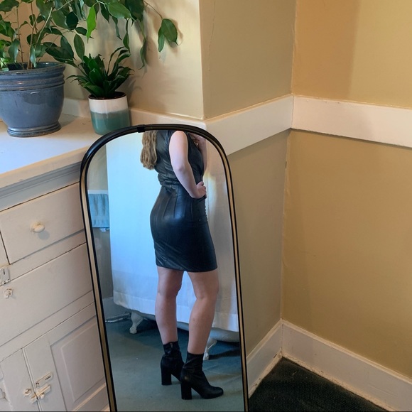 Leather Bodycon Scoop Neck Cap Sleeved Minidress - Picture 4 of 6